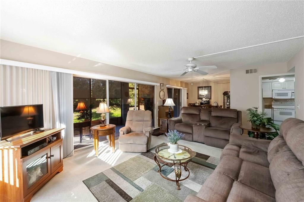 На продажу: $215,000 (2 спален, 2 ванн, 1047 Квадратных фут)