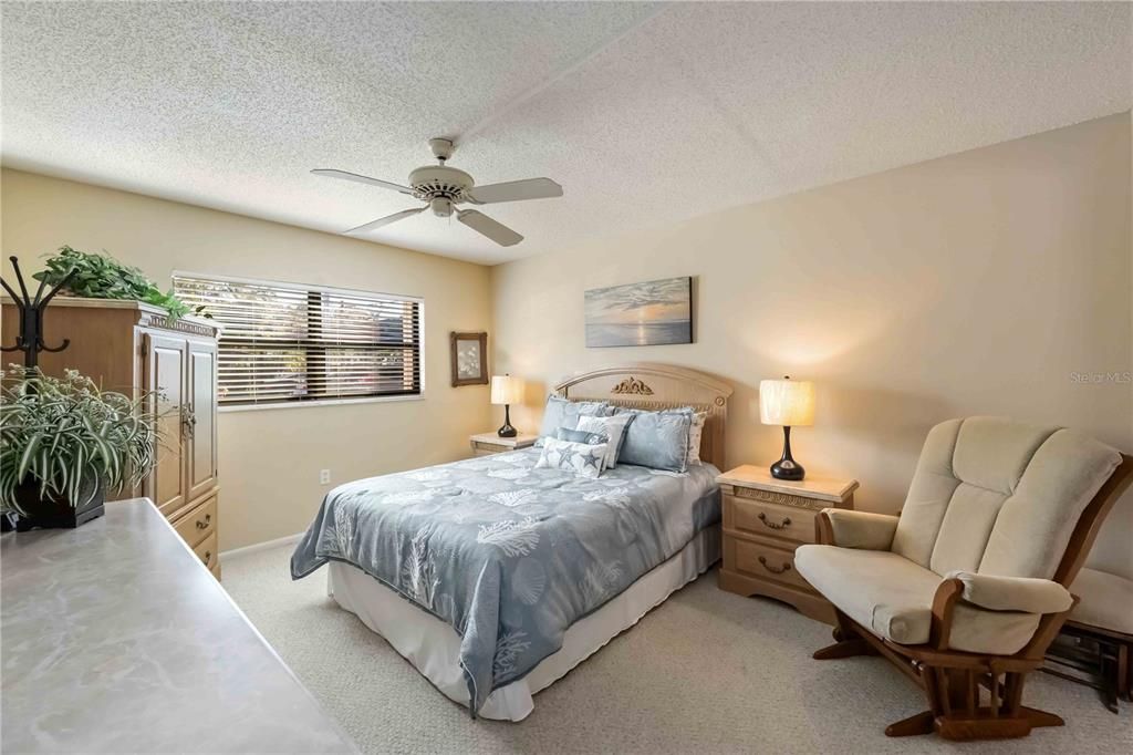 На продажу: $215,000 (2 спален, 2 ванн, 1047 Квадратных фут)