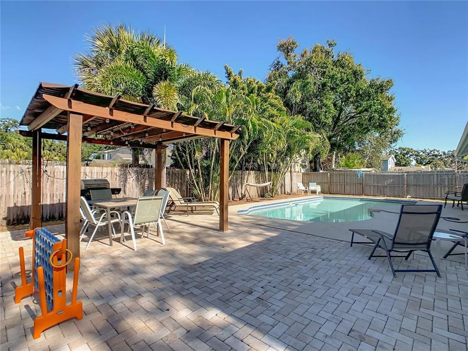 For Sale: $495,000 (3 beds, 2 baths, 1367 Square Feet)