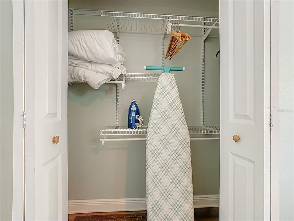 For Sale: $495,000 (3 beds, 2 baths, 1367 Square Feet)