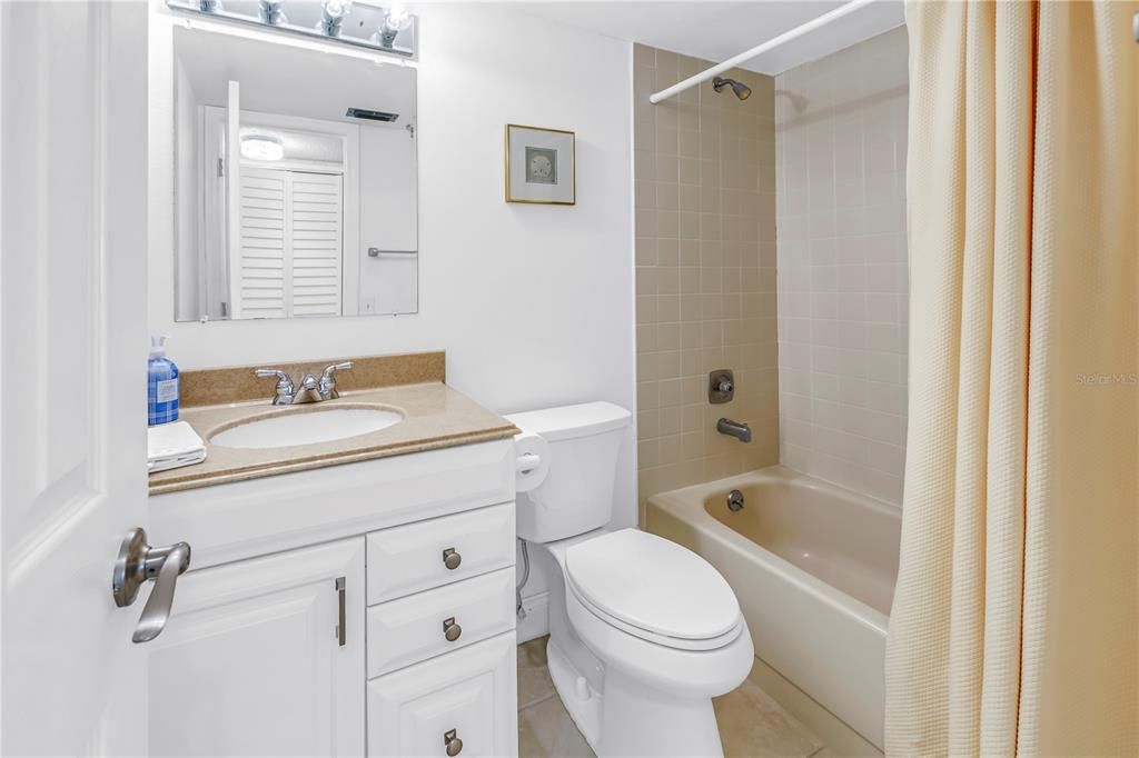 На продажу: $539,900 (2 спален, 2 ванн, 1150 Квадратных фут)