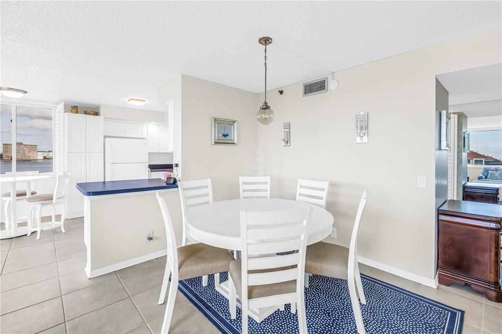 На продажу: $539,900 (2 спален, 2 ванн, 1150 Квадратных фут)