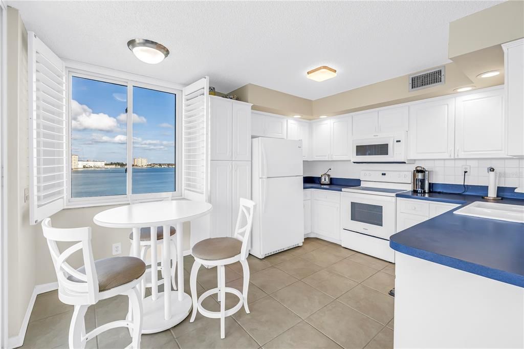 На продажу: $539,900 (2 спален, 2 ванн, 1150 Квадратных фут)