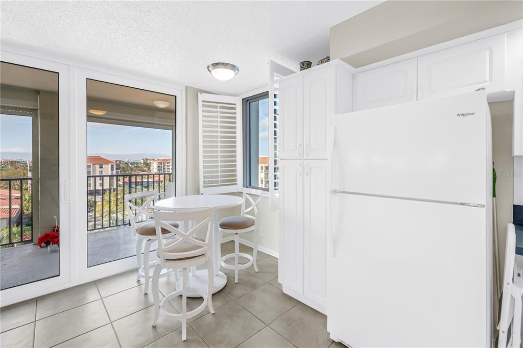 На продажу: $539,900 (2 спален, 2 ванн, 1150 Квадратных фут)