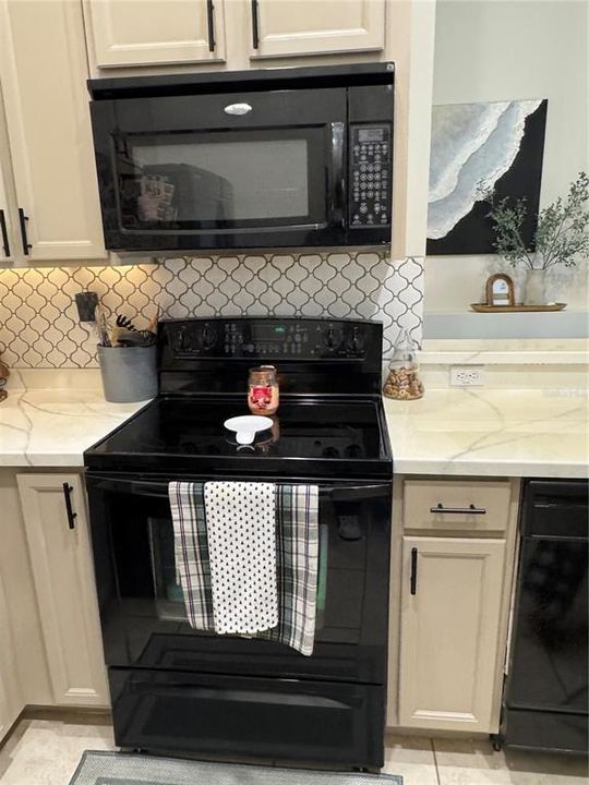 待售: $214,900 (2 贝兹, 2 浴室, 1185 平方英尺)