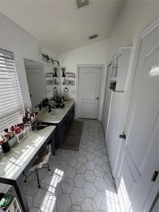 待售: $214,900 (2 贝兹, 2 浴室, 1185 平方英尺)