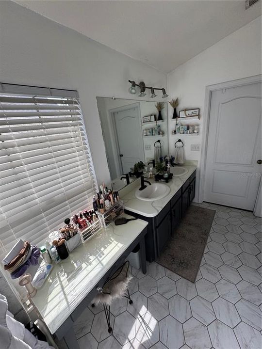 待售: $214,900 (2 贝兹, 2 浴室, 1185 平方英尺)