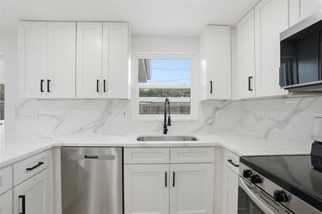 На продажу: $255,000 (3 спален, 1 ванн, 1124 Квадратных фут)