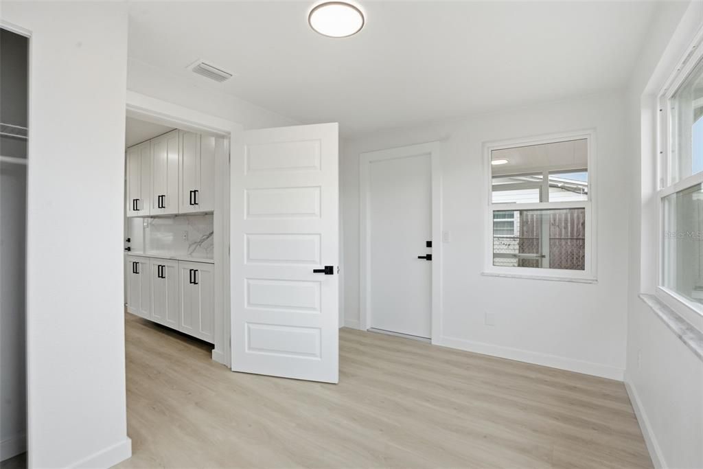 На продажу: $255,000 (3 спален, 1 ванн, 1124 Квадратных фут)