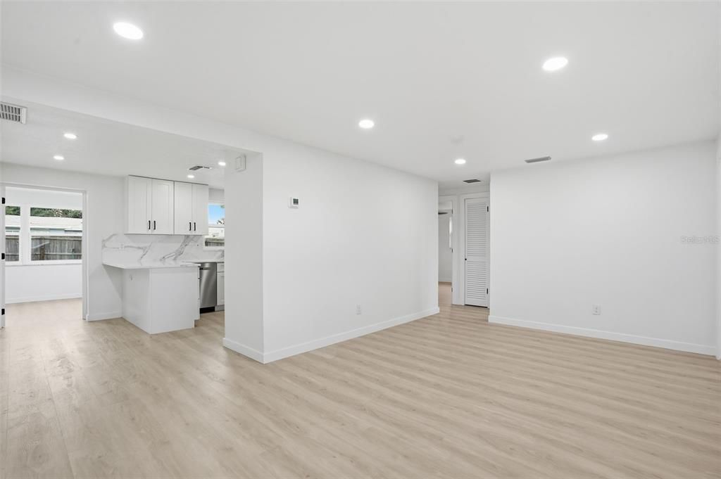 На продажу: $255,000 (3 спален, 1 ванн, 1124 Квадратных фут)