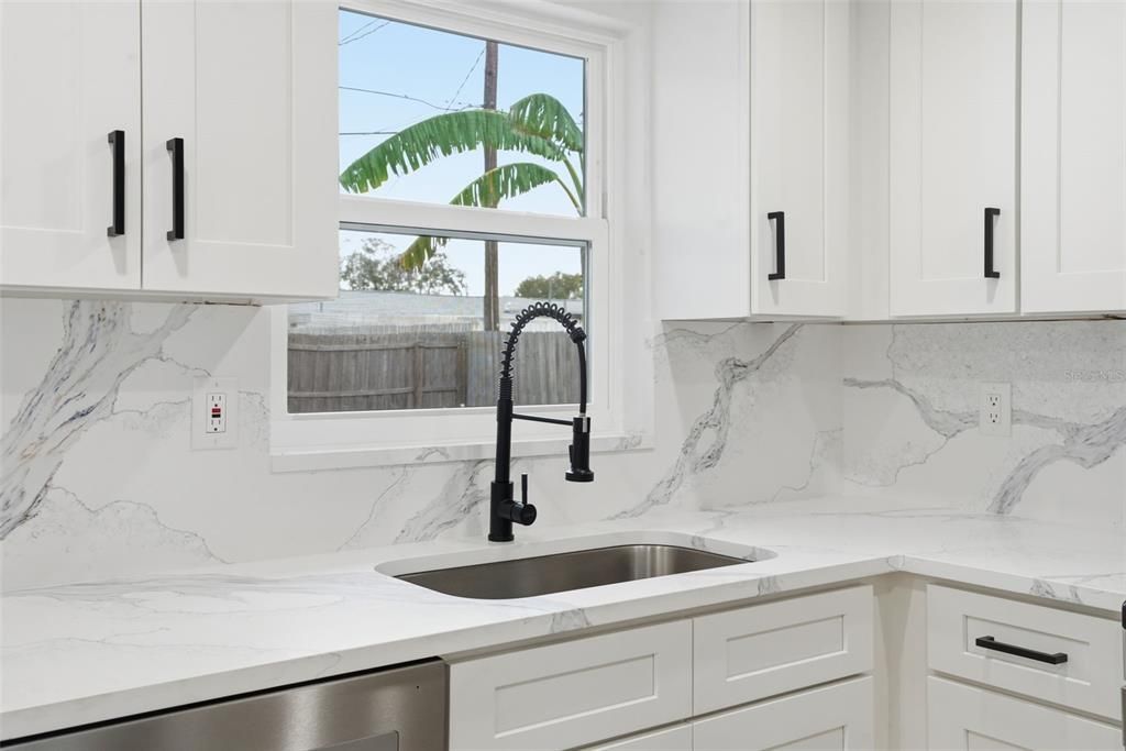 На продажу: $255,000 (3 спален, 1 ванн, 1124 Квадратных фут)