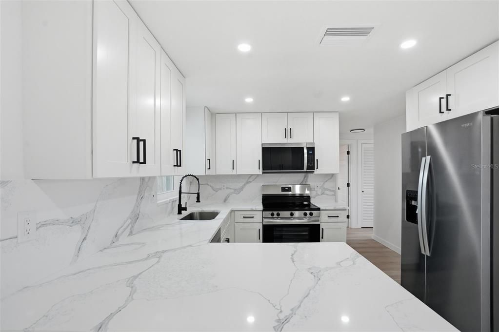 На продажу: $255,000 (3 спален, 1 ванн, 1124 Квадратных фут)