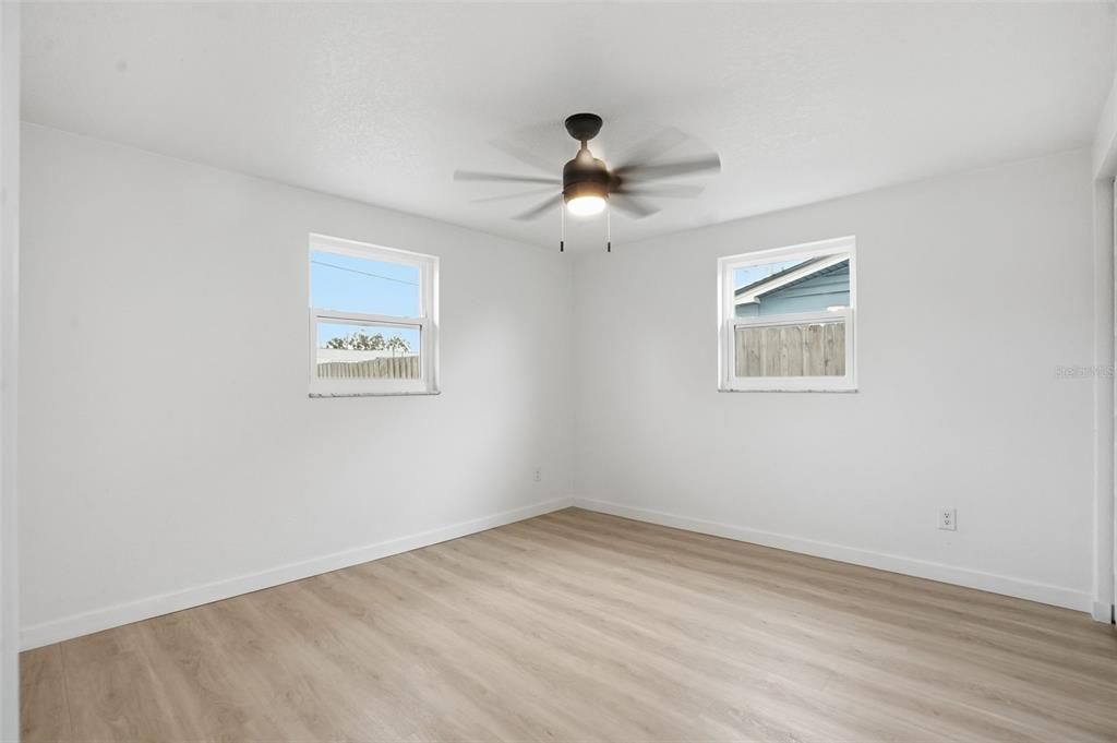 На продажу: $255,000 (3 спален, 1 ванн, 1124 Квадратных фут)