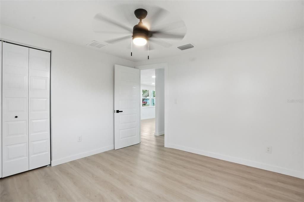 На продажу: $255,000 (3 спален, 1 ванн, 1124 Квадратных фут)