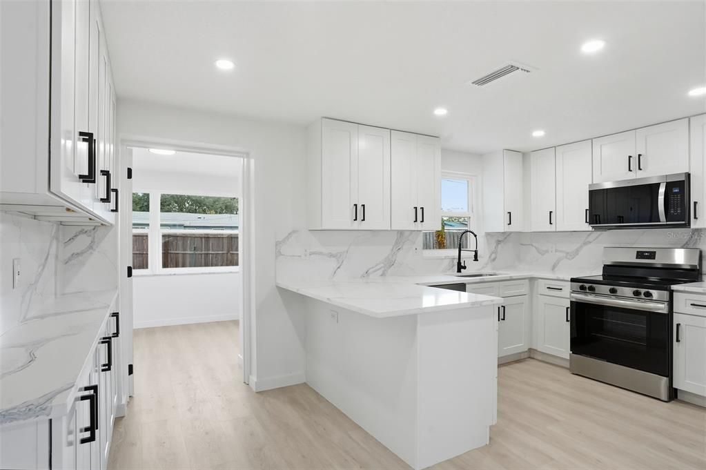 На продажу: $255,000 (3 спален, 1 ванн, 1124 Квадратных фут)