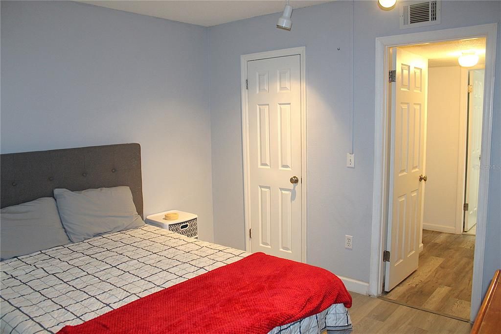 For Sale: $118,500 (1 beds, 1 baths, 642 Square Feet)