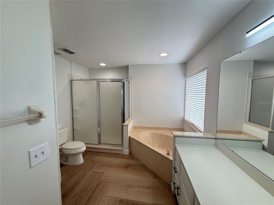 For Rent: $2,600 (4 beds, 2 baths, 1938 Square Feet)