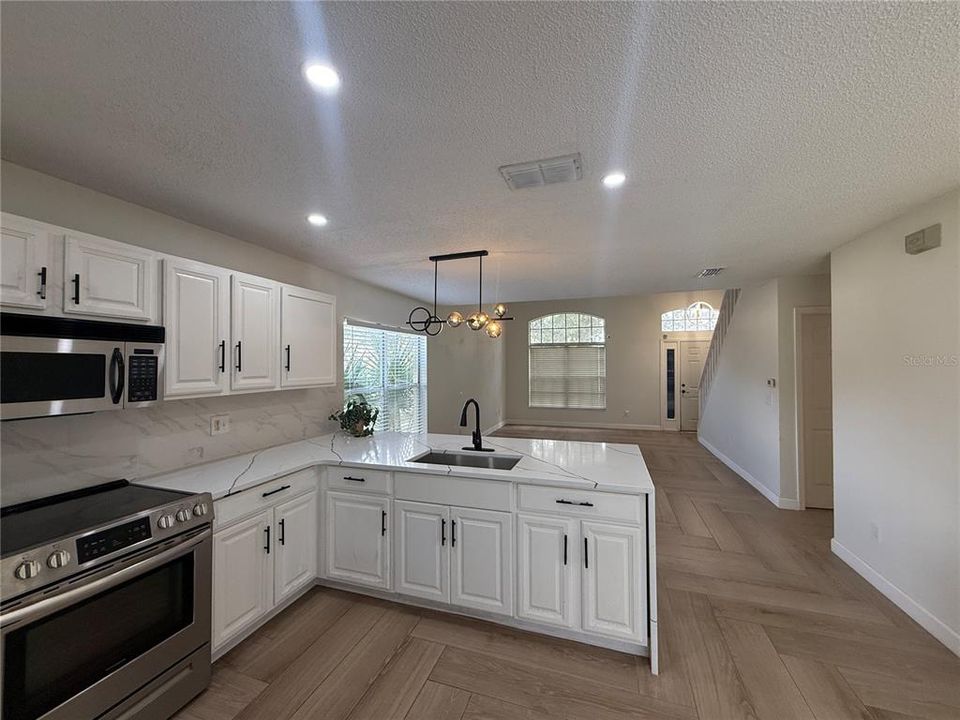 For Rent: $2,600 (4 beds, 2 baths, 1938 Square Feet)