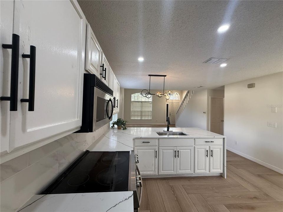 For Rent: $2,600 (4 beds, 2 baths, 1938 Square Feet)