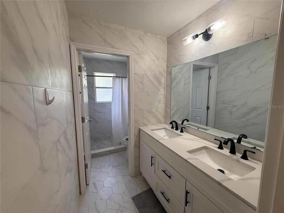 For Rent: $2,600 (4 beds, 2 baths, 1938 Square Feet)