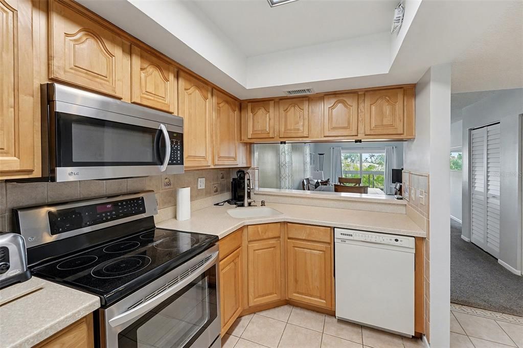 待售: $399,900 (2 贝兹, 2 浴室, 1060 平方英尺)