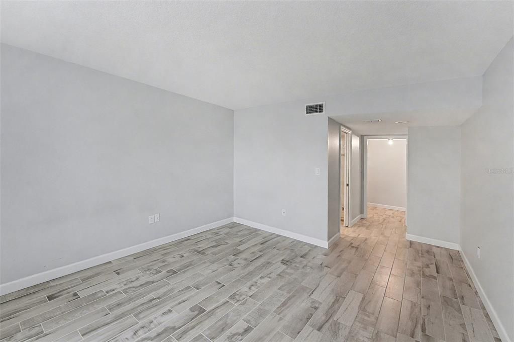 待售: $399,900 (2 贝兹, 2 浴室, 1060 平方英尺)