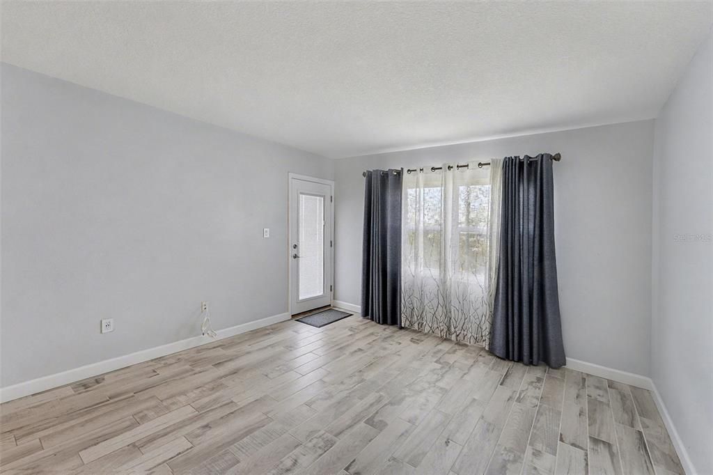 待售: $399,900 (2 贝兹, 2 浴室, 1060 平方英尺)