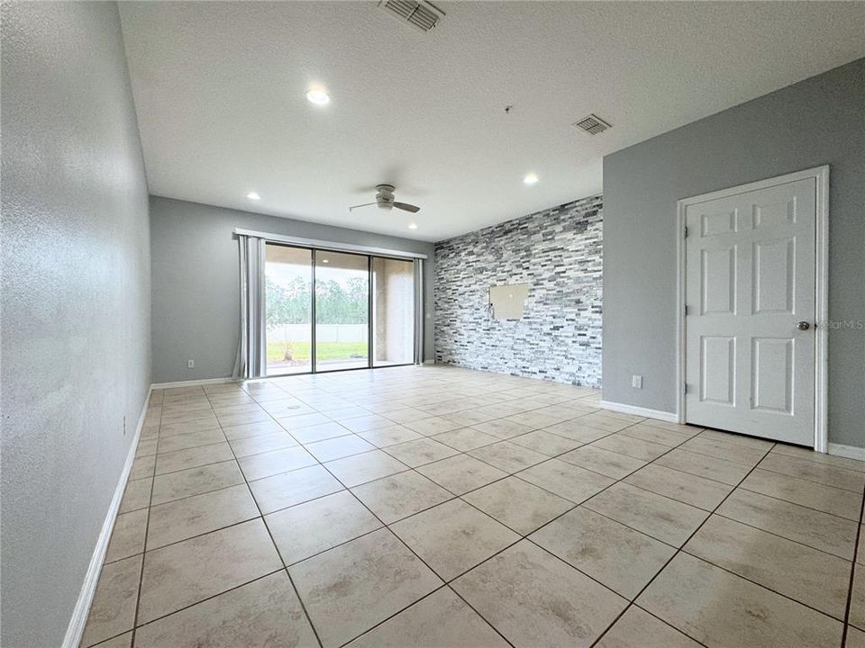 For Sale: $289,900 (3 beds, 2 baths, 1548 Square Feet)