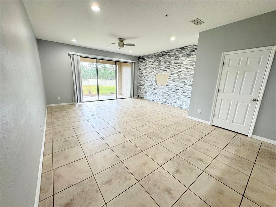 For Sale: $289,900 (3 beds, 2 baths, 1548 Square Feet)