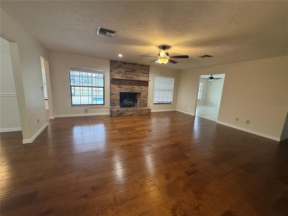 出租: $3,500 (3 贝兹, 2 浴室, 2309 平方英尺)