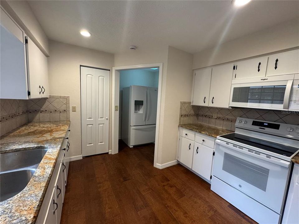 出租: $3,500 (3 贝兹, 2 浴室, 2309 平方英尺)