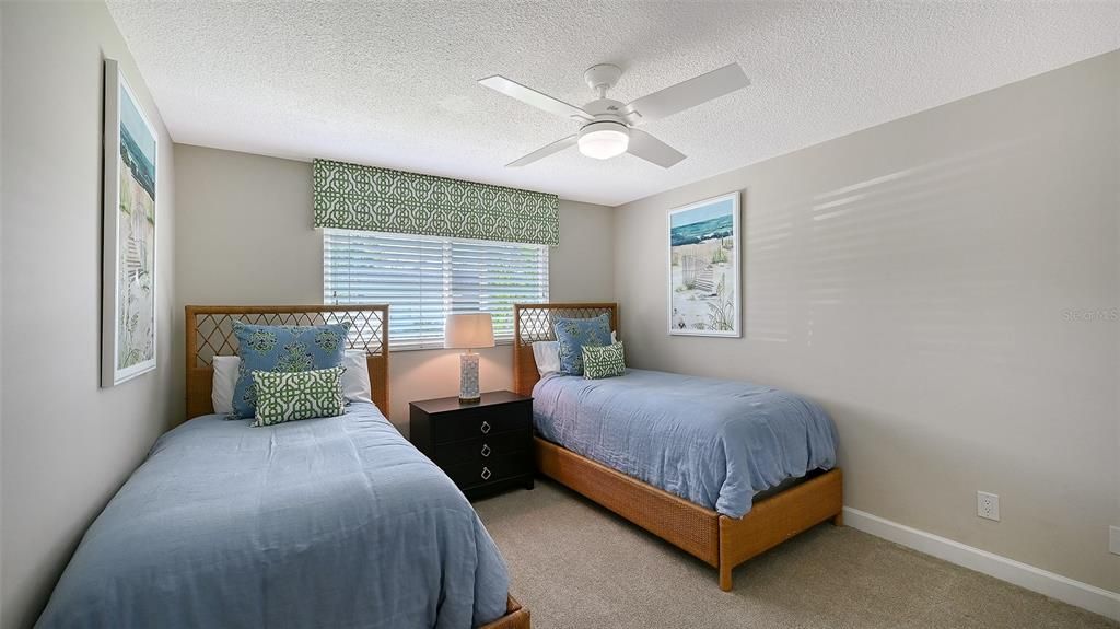 For Sale: $459,000 (2 beds, 2 baths, 1270 Square Feet)