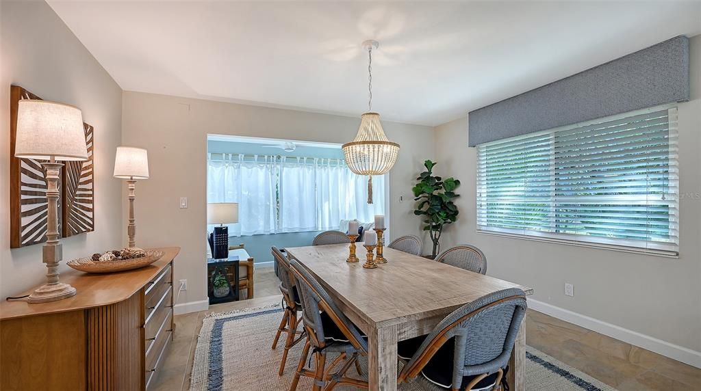 For Sale: $459,000 (2 beds, 2 baths, 1270 Square Feet)