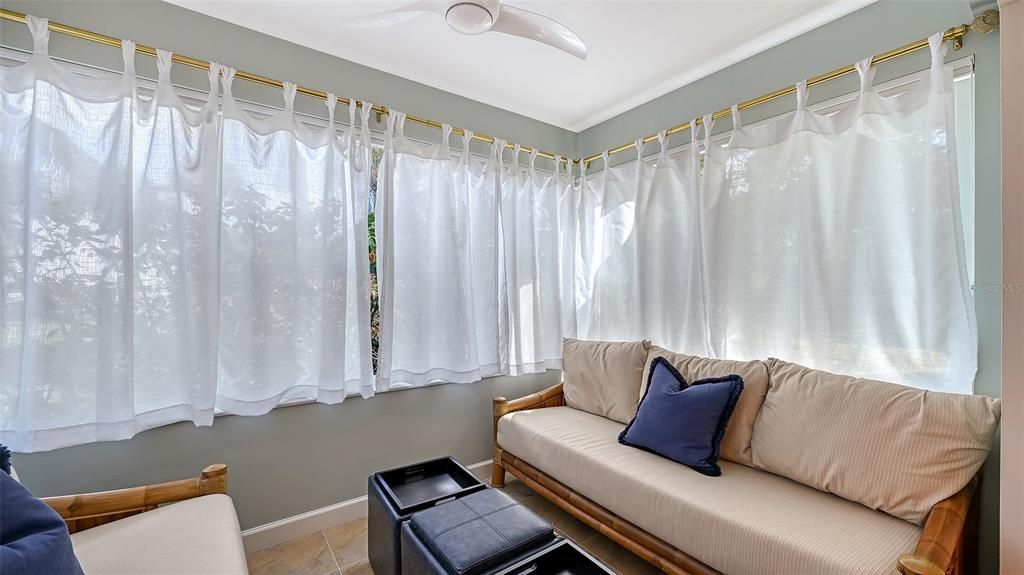 For Sale: $459,000 (2 beds, 2 baths, 1270 Square Feet)