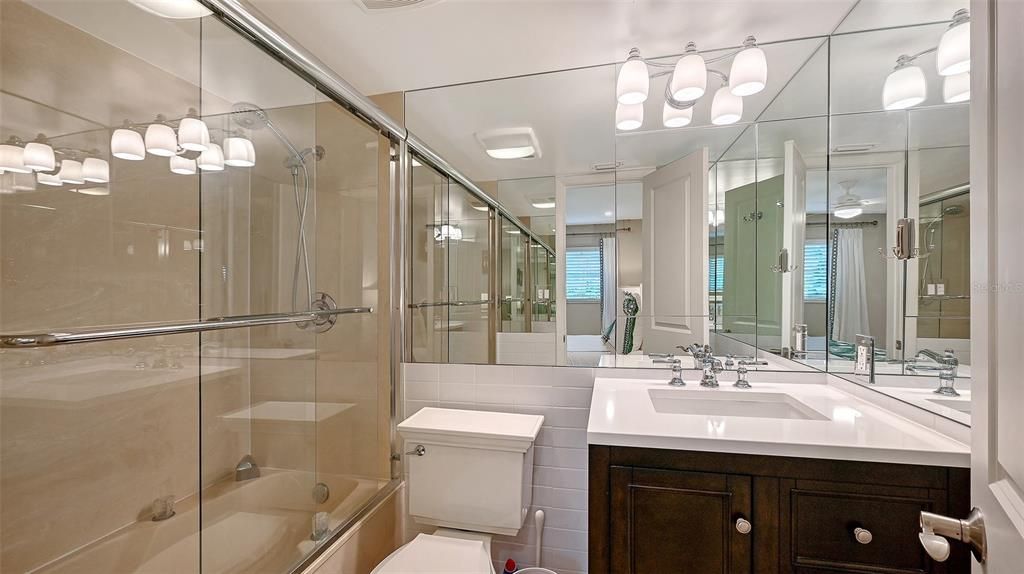 For Sale: $459,000 (2 beds, 2 baths, 1270 Square Feet)