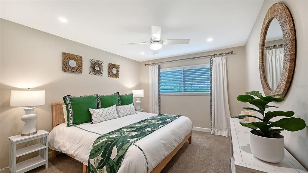 For Sale: $459,000 (2 beds, 2 baths, 1270 Square Feet)