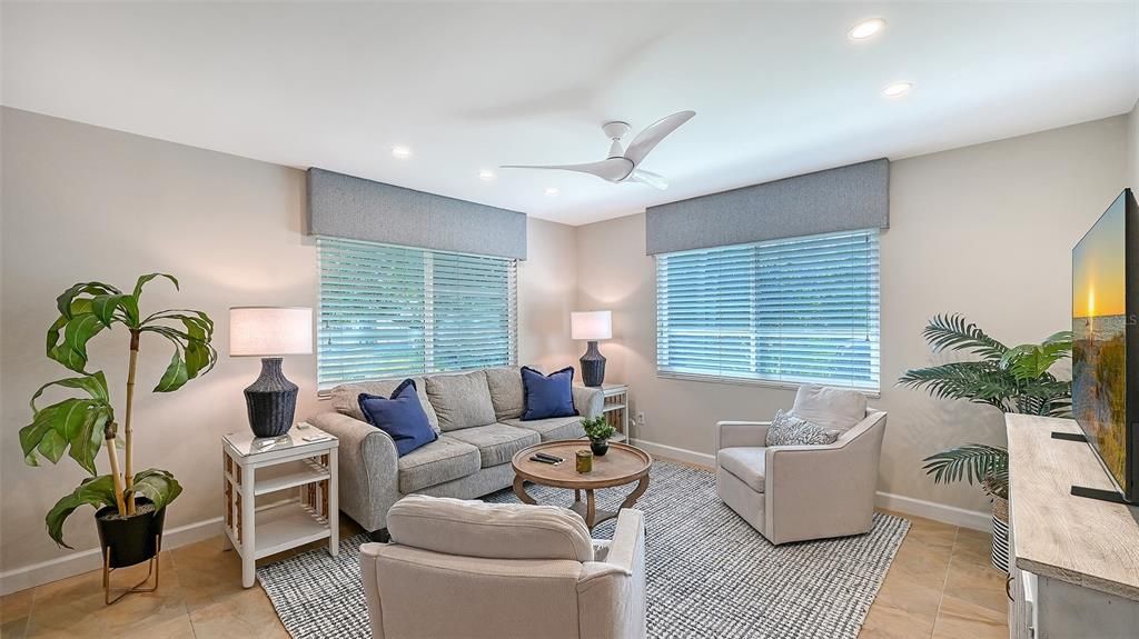 For Sale: $459,000 (2 beds, 2 baths, 1270 Square Feet)