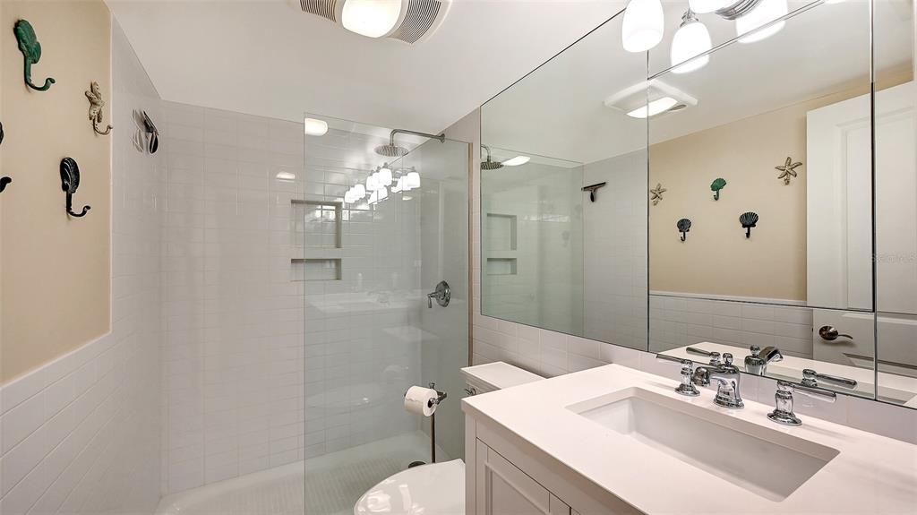 For Sale: $459,000 (2 beds, 2 baths, 1270 Square Feet)