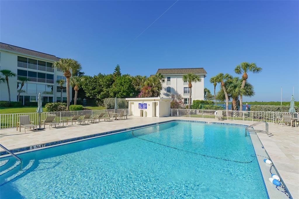 For Sale: $459,000 (2 beds, 2 baths, 1270 Square Feet)