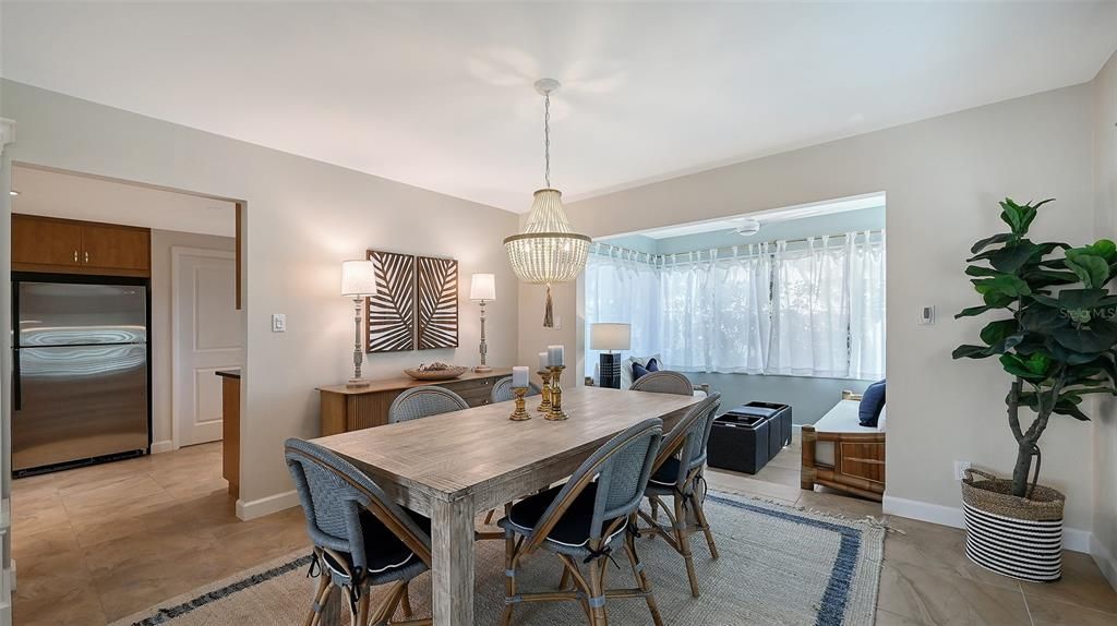 For Sale: $459,000 (2 beds, 2 baths, 1270 Square Feet)