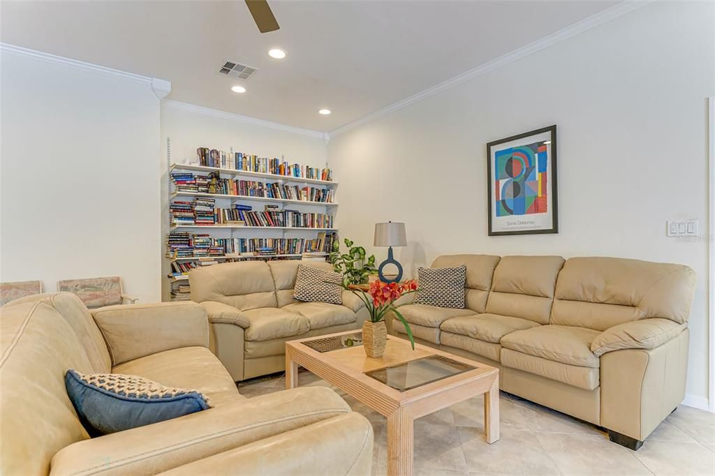 For Sale: $459,000 (2 beds, 2 baths, 1270 Square Feet)