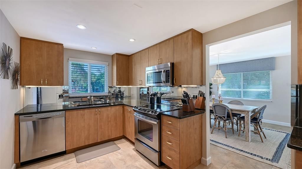 For Sale: $459,000 (2 beds, 2 baths, 1270 Square Feet)