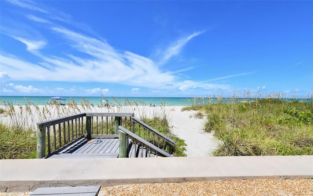 For Sale: $459,000 (2 beds, 2 baths, 1270 Square Feet)