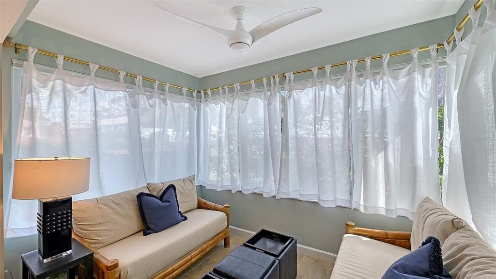 For Sale: $459,000 (2 beds, 2 baths, 1270 Square Feet)