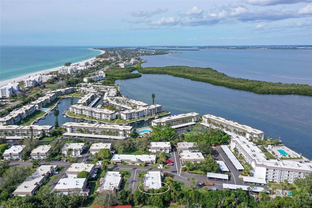 For Sale: $459,000 (2 beds, 2 baths, 1270 Square Feet)