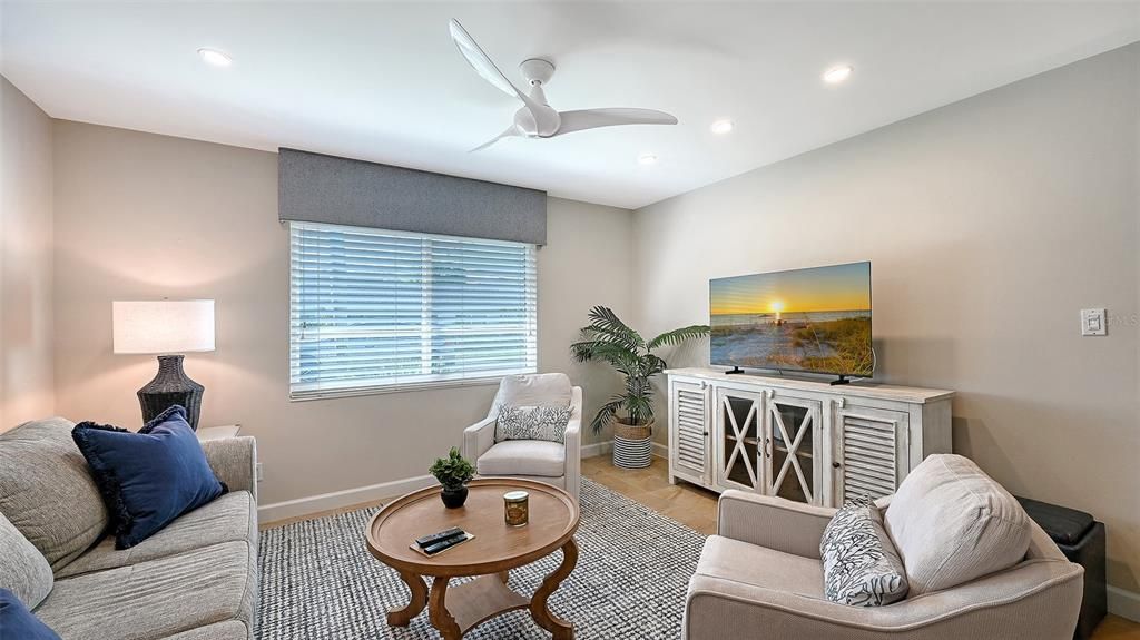 For Sale: $459,000 (2 beds, 2 baths, 1270 Square Feet)