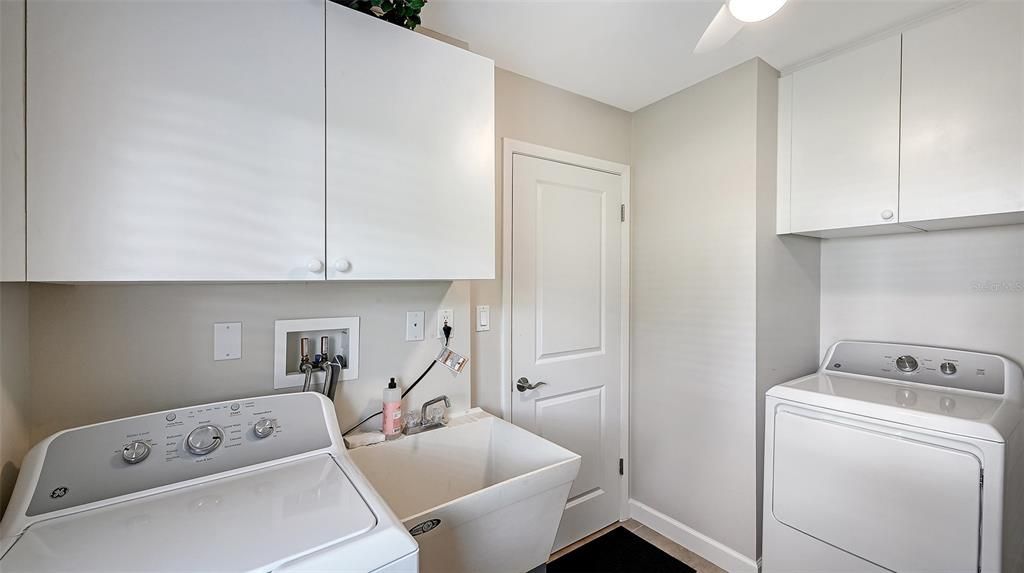 For Sale: $459,000 (2 beds, 2 baths, 1270 Square Feet)