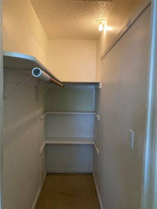 For Sale: $77,900 (1 beds, 1 baths, 680 Square Feet)