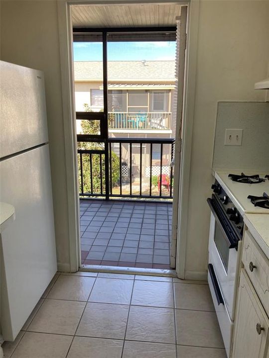 For Sale: $77,900 (1 beds, 1 baths, 680 Square Feet)