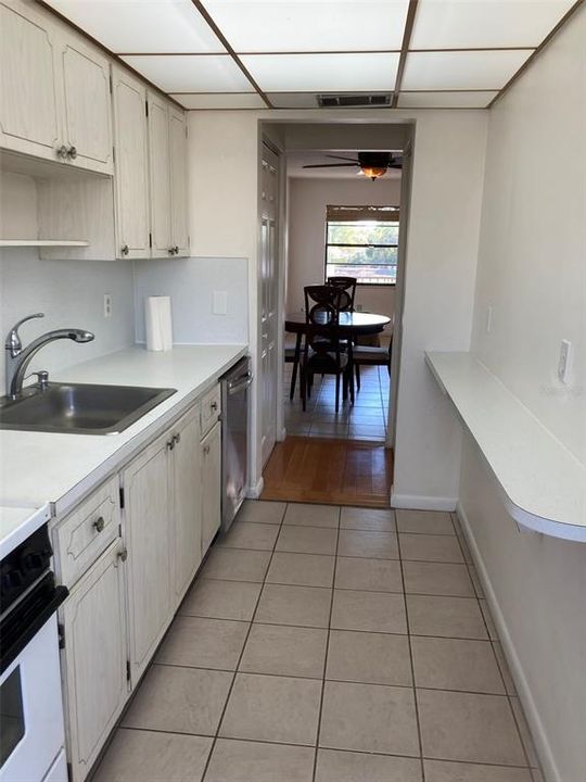 For Sale: $77,900 (1 beds, 1 baths, 680 Square Feet)